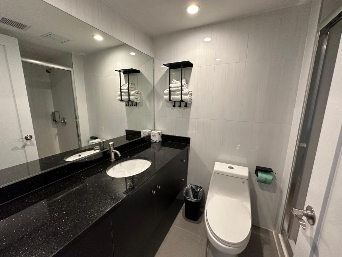 Regal Inn & Suites New York Laguardia Hotel Dış mekan fotoğraf