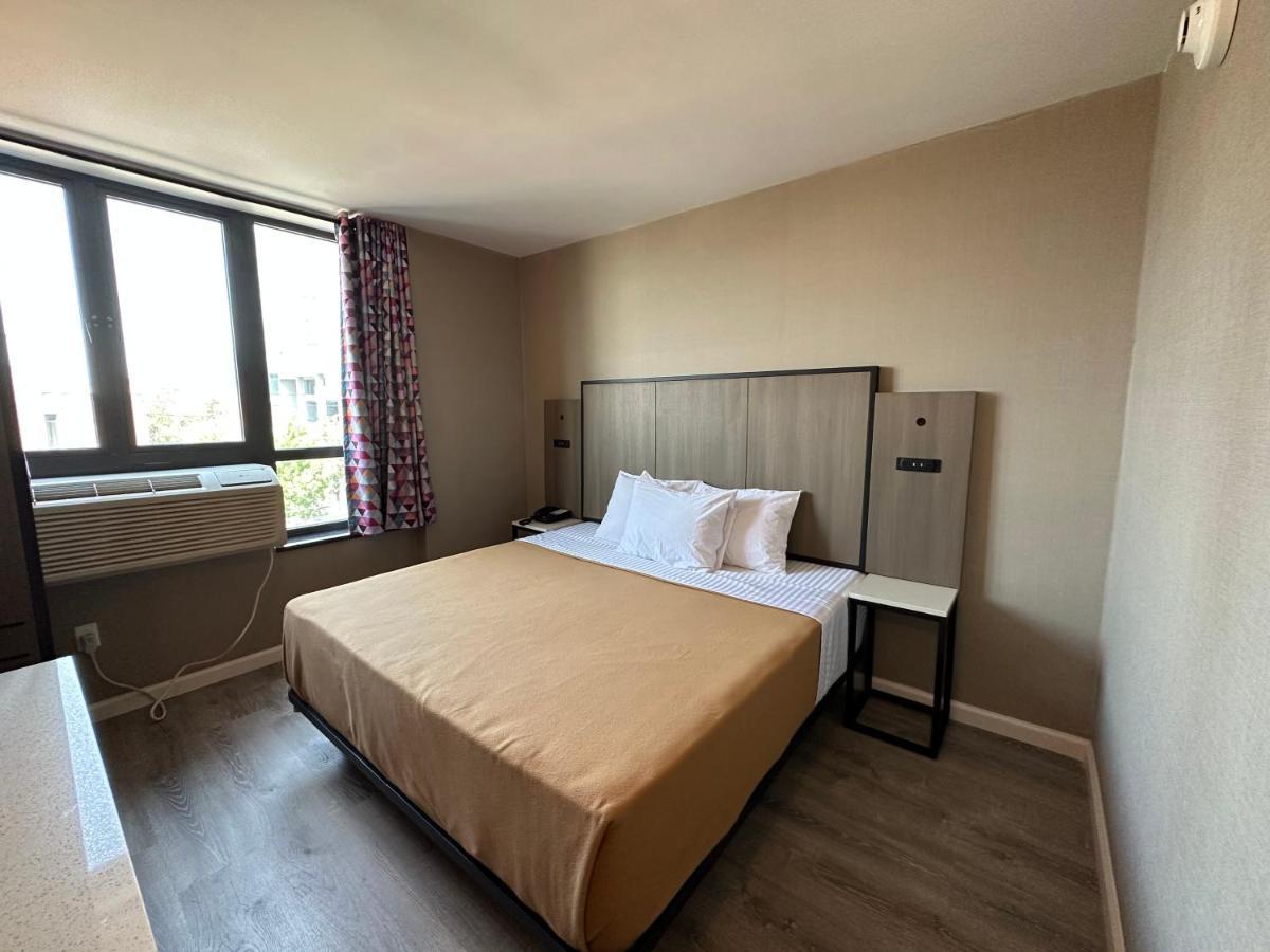 Regal Inn & Suites New York Laguardia Hotel Dış mekan fotoğraf